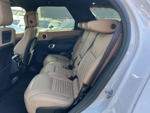 Used 2023 Land Rover Discovery HSE R-Dynamic image 11