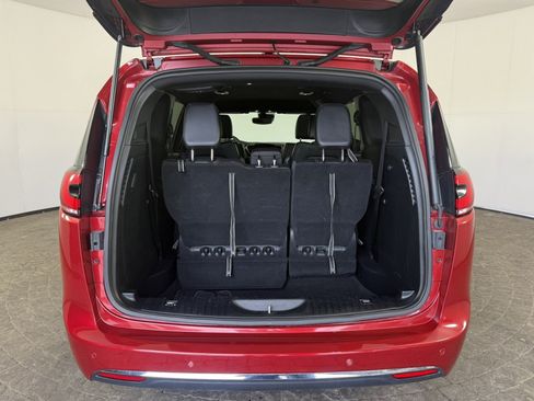 Used 2025 Chrysler Pacifica Select FWD image 7