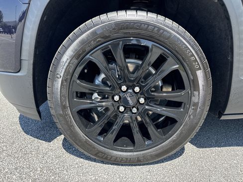 Used 2022 GMC Acadia SLT w/ Elevation Edition FWD image 13