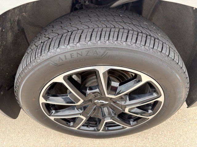 Used 2024 Chevrolet Suburban RST w/ Luxury Package AWD/4WD image 24