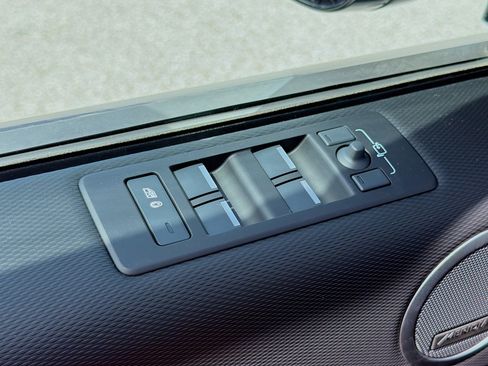 New 2026 Land Rover Discovery Limited Edition AWD/4WD image 24