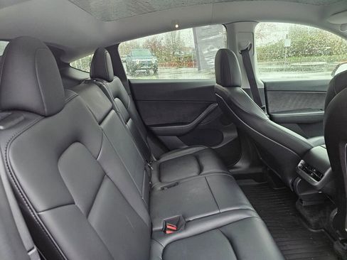 Used 2021 Tesla Model Y Long Range image 15