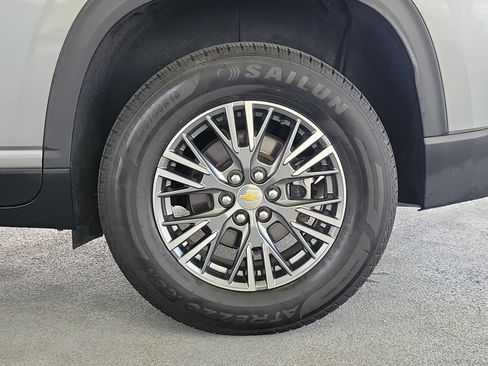 Used 2024 Chevrolet Traverse LT AWD/4WD image 5