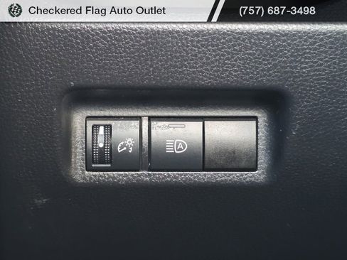 Used 2021 Toyota RAV4 LE image 23