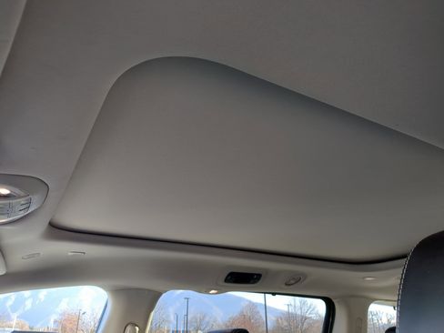 Used 2024 Chrysler Pacifica Limited image 27