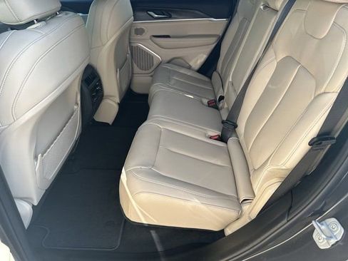 New 2025 Jeep Grand Cherokee Limited w/ Black Appearance Package image 19