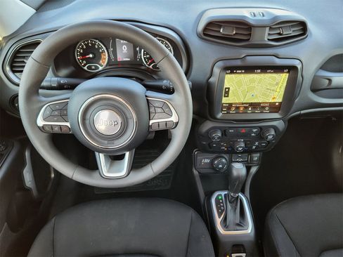 Certified 2023 Jeep Renegade Latitude image 26