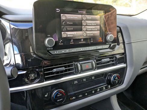 New 2025 Nissan Pathfinder SV w/ SV Premium Package AWD/4WD image 19