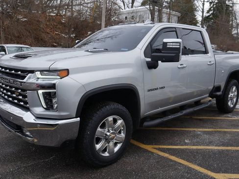 Used 2022 Chevrolet Silverado 3500 LTZ w/ LTZ Premium Package image 4