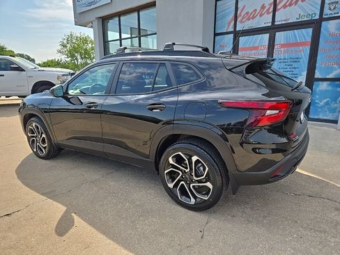 Used 2025 Chevrolet Trax RS w/ Sunroof Package FWD image 7