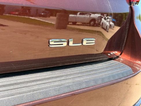 Used 2022 GMC Yukon XL SLE AWD/4WD image 12