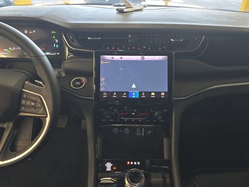 Used 2023 Jeep Grand Cherokee 4WD 4xe image 9