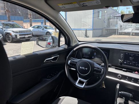 Used 2025 Kia Sportage LX FWD image 33