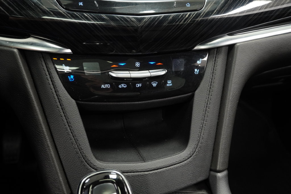 Certified 2023 Cadillac XT6 Premium Luxury AWD/4WD image 23