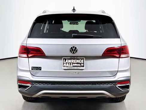 Used 2022 Volkswagen Taos SE image 5