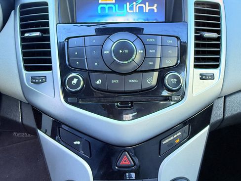 Used 2016 Chevrolet Cruze LT image 20