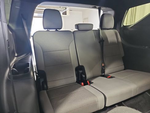 Used 2025 Chevrolet Traverse LT FWD image 15