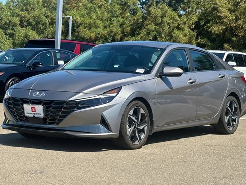 Used 2023 Hyundai Elantra Limited FWD image 8