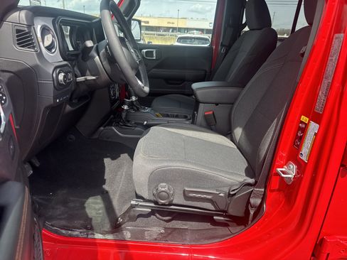 Used 2025 Jeep Wrangler Unlimited Sahara w/ Safety Group image 12