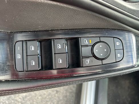 Used 2024 Nissan Rogue SV FWD image 17