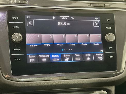 Used 2022 Volkswagen Tiguan SE FWD image 19