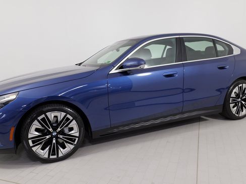 Used 2025 BMW 530i image 3