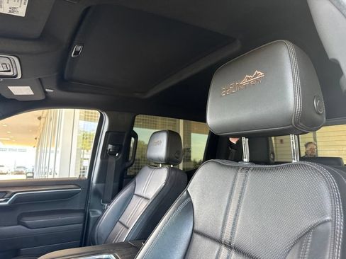Used 2022 Chevrolet Silverado 1500 High Country w/ High Country Premium Package AWD/4WD image 17