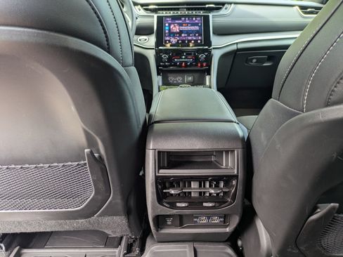 Used 2024 Jeep Grand Cherokee Altitude AWD/4WD image 28