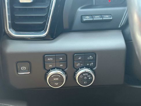 Used 2023 GMC Sierra 1500 Denali w/ Technology Package AWD/4WD image 18
