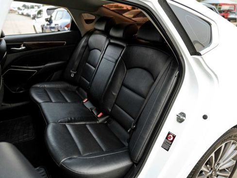 Used 2019 Kia Cadenza Premium image 42