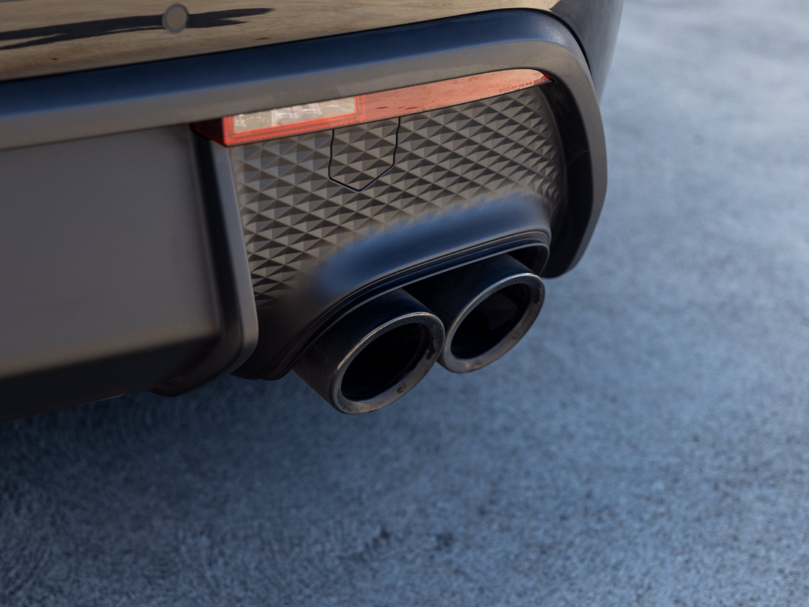Certified 2025 Porsche Macan Turbo AWD/4WD image 23