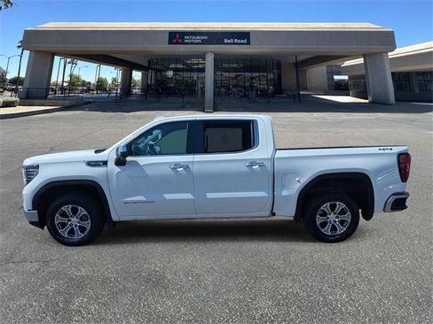 Used 2024 GMC Sierra 1500 SLT image 2