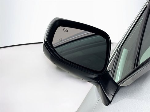 Certified 2025 Toyota Sienna XLE FWD image 5