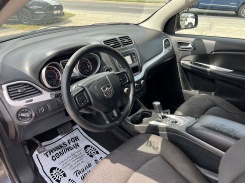 Used 2017 Dodge Journey SXT w/ Comfort/Convenience Group FWD image 11