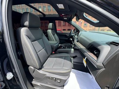Used 2026 Chevrolet Suburban Premier w/ Sun And Tow Package AWD/4WD image 12