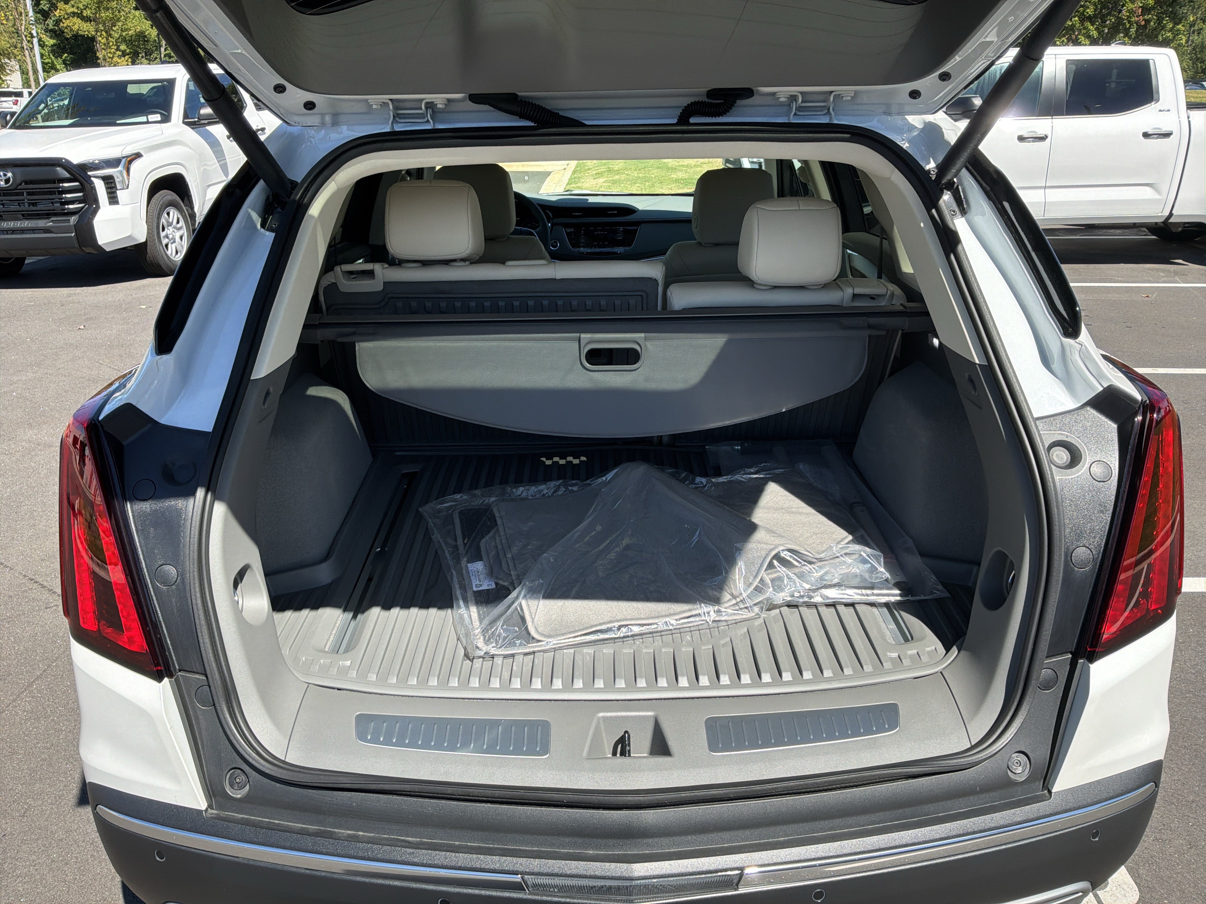 Used 2026 Cadillac XT5 Premium Luxury w/ Driver Assist Package FWD image 32