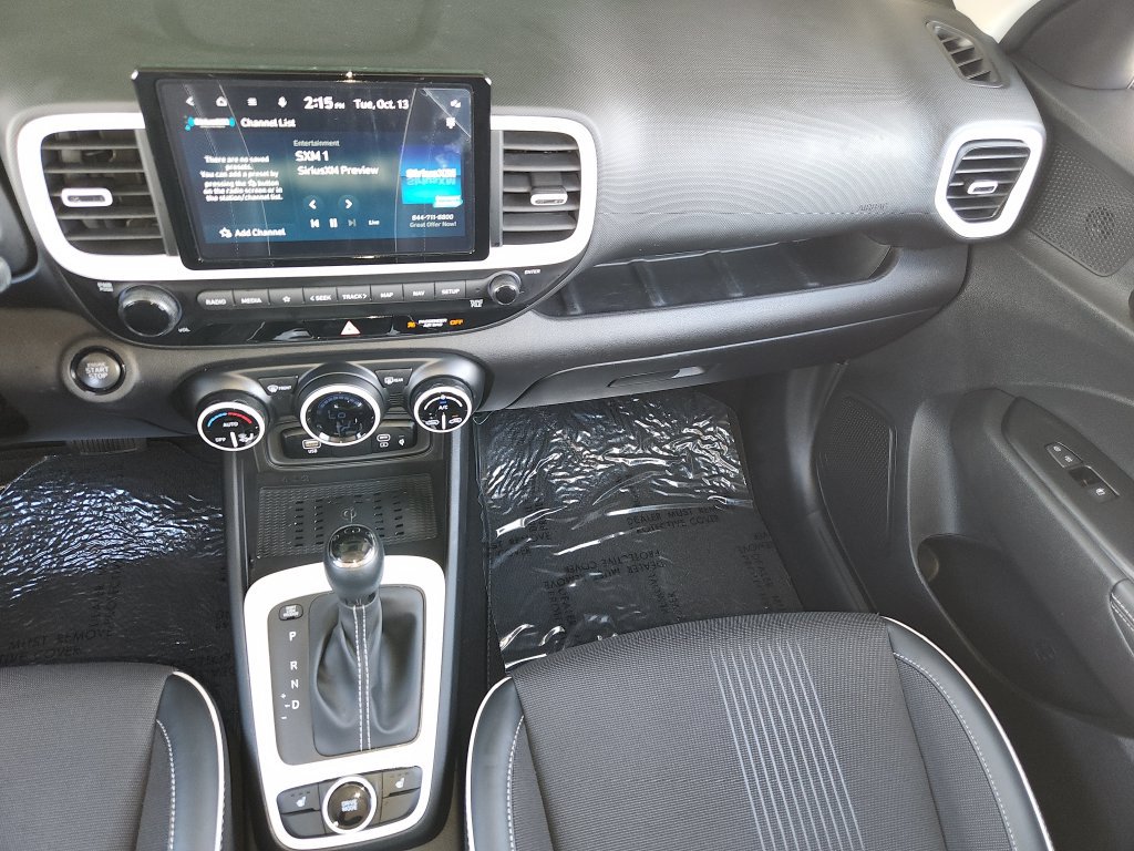 Used 2024 Hyundai Venue Limited FWD image 17