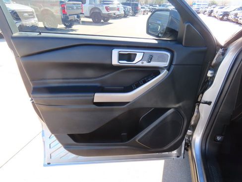 Certified 2022 Ford Explorer XLT w/ Equipment Group 202A image 25