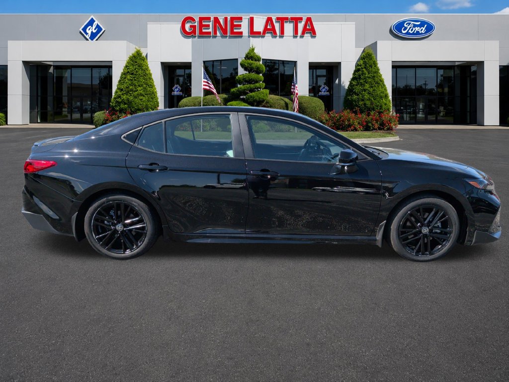Used 2025 Toyota Camry SE w/ Convenience Package FWD image 9