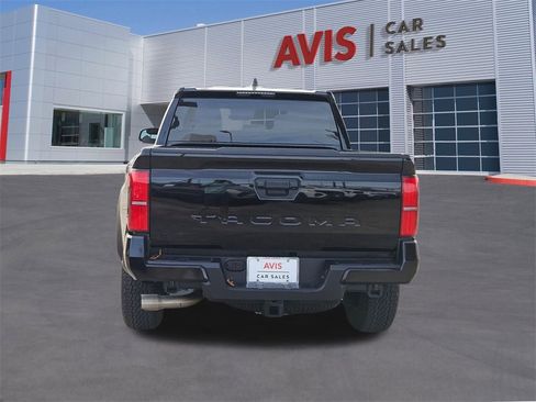 Used 2025 Toyota Tacoma TRD Sport image 5