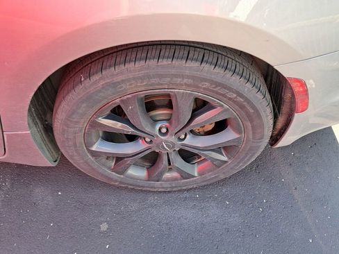 Used 2019 Chrysler Pacifica Touring Plus w/ S Appearance Package FWD image 9
