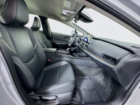 Used 2025 Toyota Prius XLE image 32
