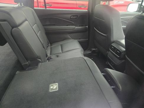 Used 2025 Honda Passport EX-L image 12