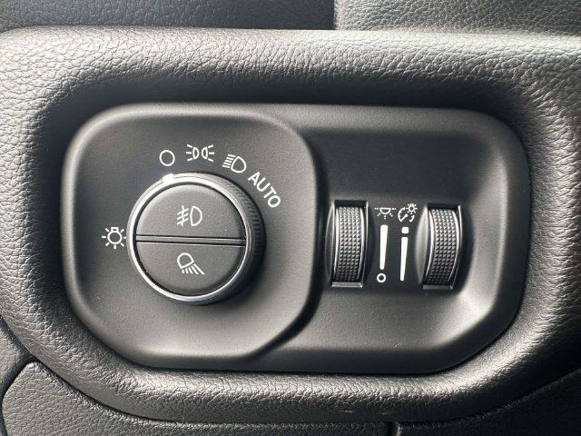 Used 2023 RAM 1500 Laramie AWD/4WD image 25