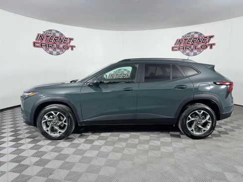 Used 2025 Chevrolet Trax LT w/ Driver Confidence Package image 4