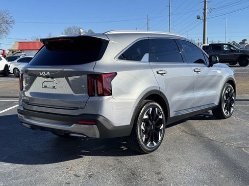 Used 2025 Kia Sorento EX w/ Panoramic Sunroof Package image 5