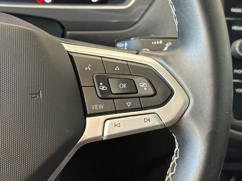 Used 2023 Volkswagen Tiguan SE w/ Panoramic Sunroof Package FWD image 27