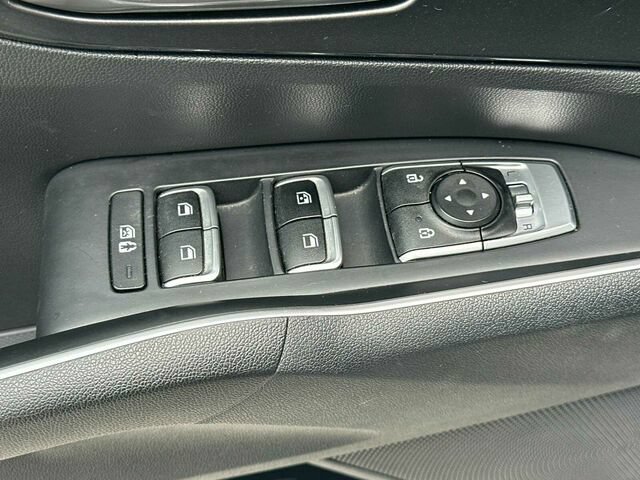 Used 2023 Kia Sorento LX FWD image 13