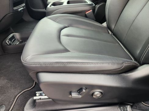 New 2026 Chrysler Pacifica Select image 19