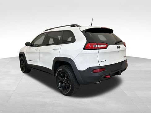 Used 2018 Jeep Cherokee Trailhawk w/ Comfort/Convenience Group AWD/4WD image 3